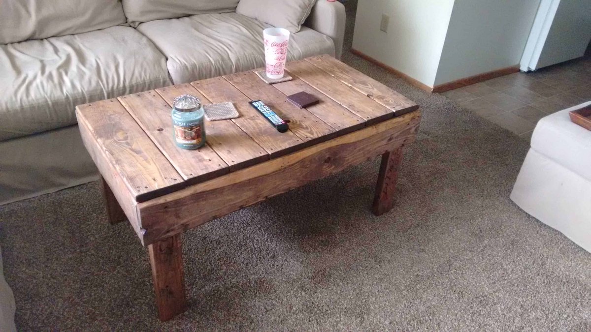 iRecyclart's tweet photo. 5-hour &amp; 30 Dollars Pallet Coffee Table : https://t.co/uydcI5HAQY - #LivingRoom #PalletDiyIdeas #PalletFurniture #PalletTable #ReclaimedPallet #RepurposedPallets #Reused #Rustic https://t.co/1qfIJgnzBV