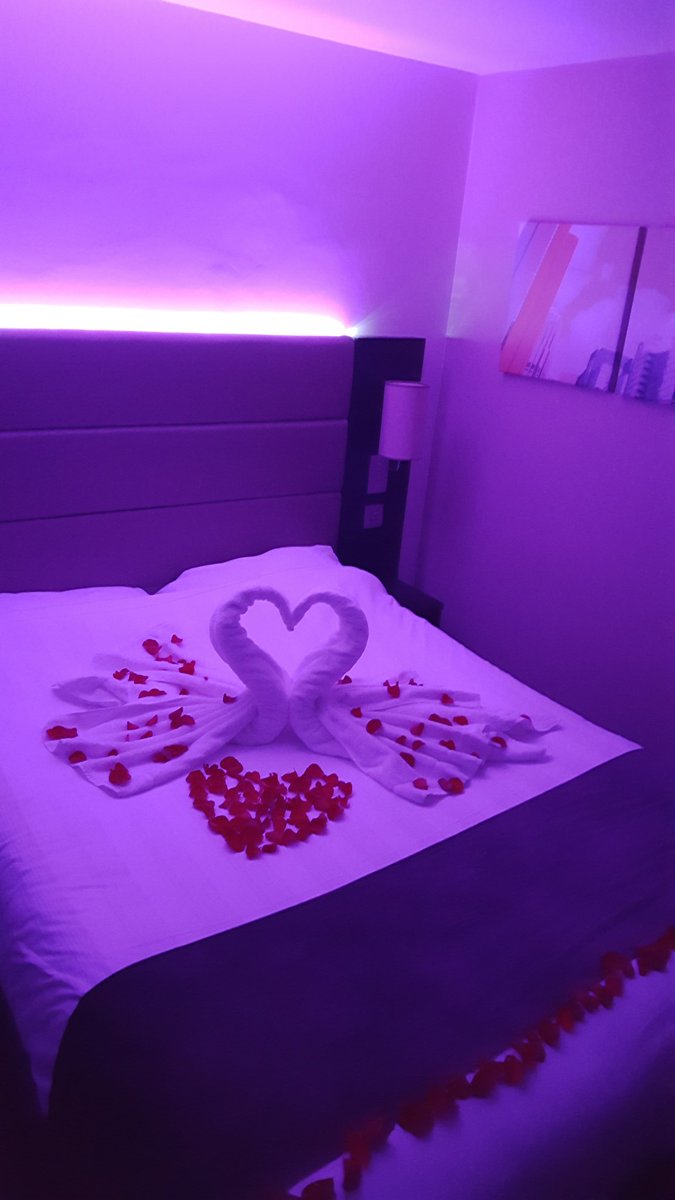 Showing our artistic side for a couple choosing to spend their first night as Mr and Mrs at Spitfire PI 💜 <a href="/sjhicklin/">sjh</a> <a href="/RikkiQuinlan/">RQPI</a> <a href="/StaffsCheshire/">Cheshire & Staffs</a> <a href="/SDEBDD/">simon ewins</a>