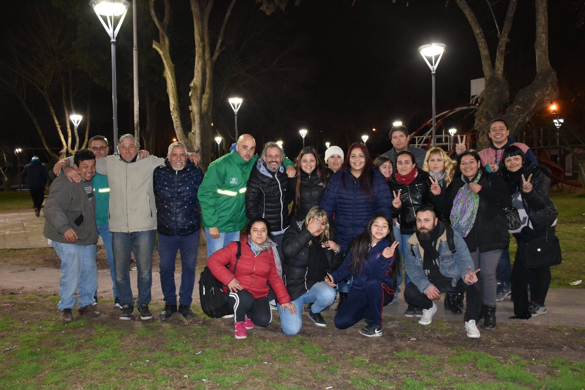 LuCapuano2015's tweet photo. Remodelaciones en la Plaza Billiken, ubicada en #Padua, las mejoras son llevadas a cabo por la @SecDelegaciones, a cargo del Secretario @Mauriciocanosa, estuvieron presentes los Concejales Marcelo Troncoso y Juan Manuel Lippo, los vecinos se acercaron para agradecer! 
@MerloGob https://t.co/x4Y2w58Z3l