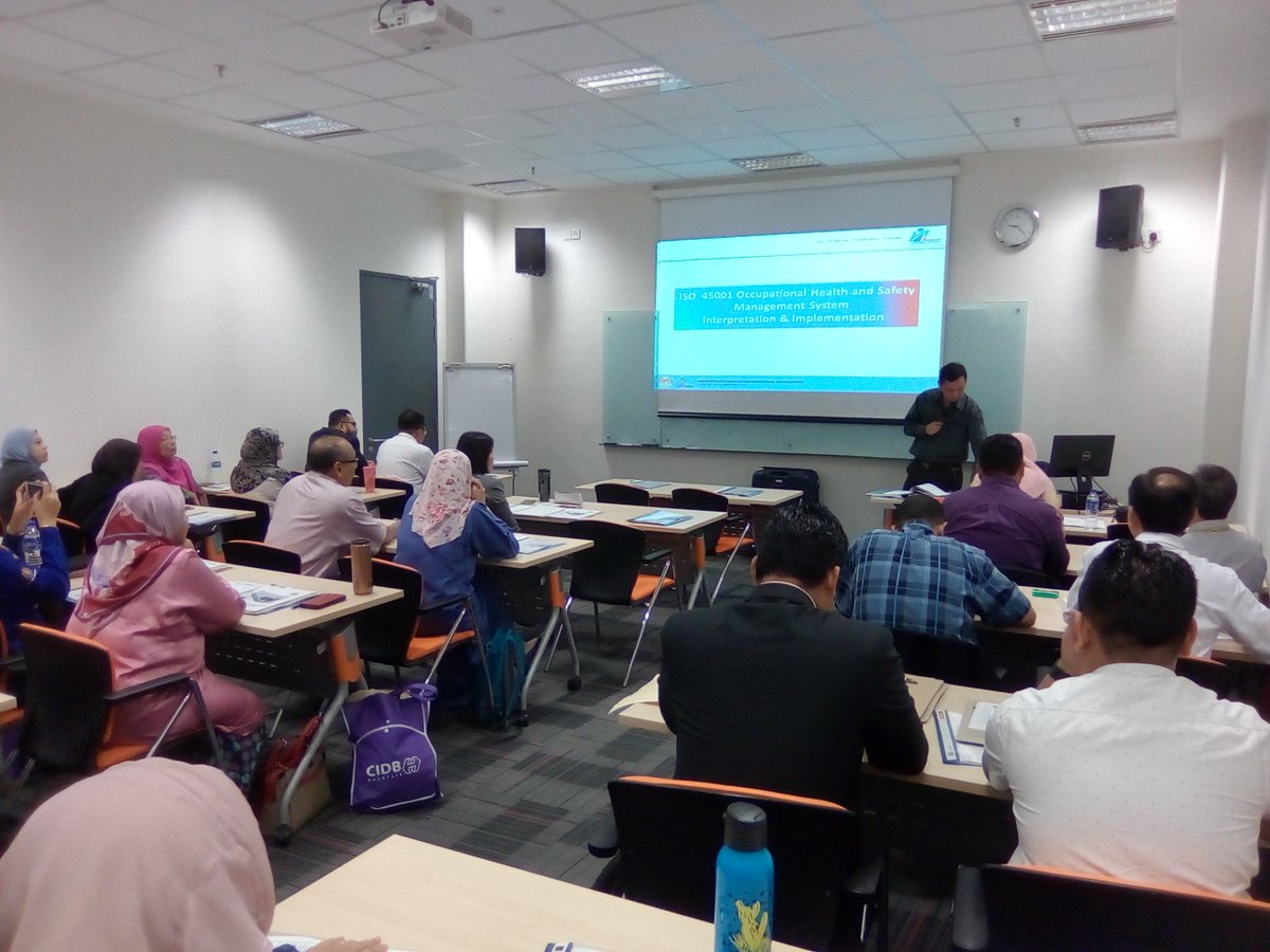 CDPK_IPJKR's tweet photo. Kursus OHS Management System ISO 45001:2018 telah diadakan pada 8-10 Ogos 2018 @CREaTEJKR. Program dihadiri 27 Peserta @JKRMalaysia dan dikendalikan oleh NIOSH Certification. JKR Malaysia komited ke arah mendapatkan pensijilan ISO 45001:2018 tersebut menggantikan OHSAS 18001:2007 https://t.co/XquqgZpx3Z