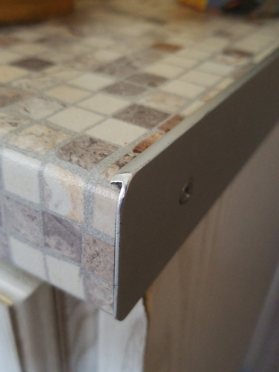 kzask_ua's tweet photo. Торцовочный алюми��иевый профиль #алюминий #aluminium https://t.co/Xl19OLTEqD