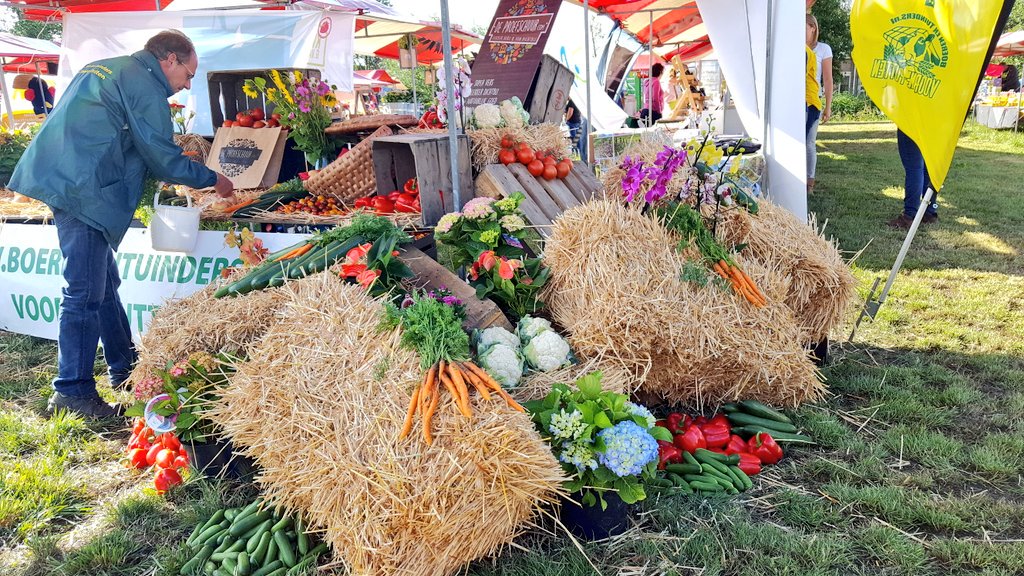 Promotie lokaal voedsel en sierteelt <a href="/OPVoornePutten/">OP Voorne-Putten</a> <a href="/DeProefschuur/">De Proefschuur</a> Fokveedag @gemeenteHsluis