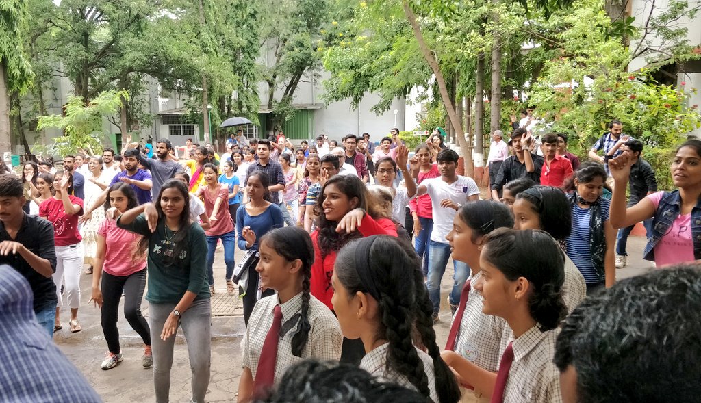 FTIIOfficial's tweet photo. Glimpses from #FTIIOpenDay Flash Mob! The young generation is spreading the energy and enthusiasm at FTII campus.
#FTII #Pune #HumFitTohIndiaFit https://t.co/gd9qHPy1zT