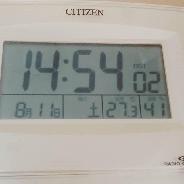 Kazuhiro Nishiyama 電波時計を多分電波を受信できない状態でずっと置いていたら Dst という謎の表示が出ている T Co Hjufszham2