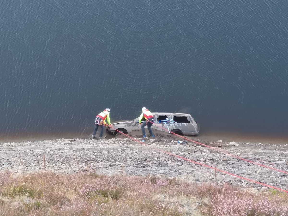 BreconMRT's tweet photo. An unusual call last night from @DyfedPowys to investigate an old @Ford Sierra exposed by receding water levels in Llyn Brianne Reservoir. Two members confirmed the vehicle had been there for many years &amp; (more importantly) was unoccupied. https://t.co/rDHGHlgN9Z