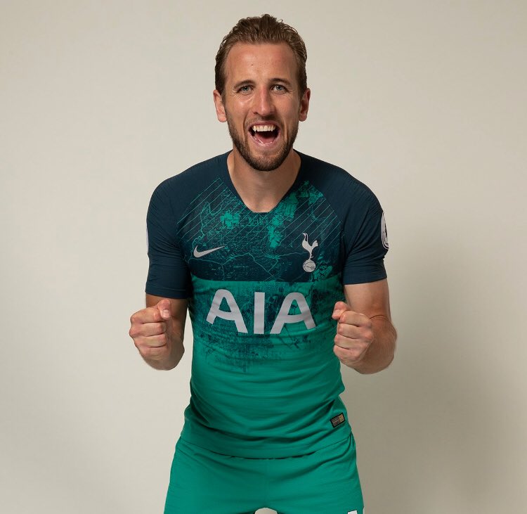 and3rsjansson's tweet photo. Photographer: ”Awright, ’Arry. Now look like an 80-year-old lady skiing for the first time...” https://t.co/ngMa6LmcxP