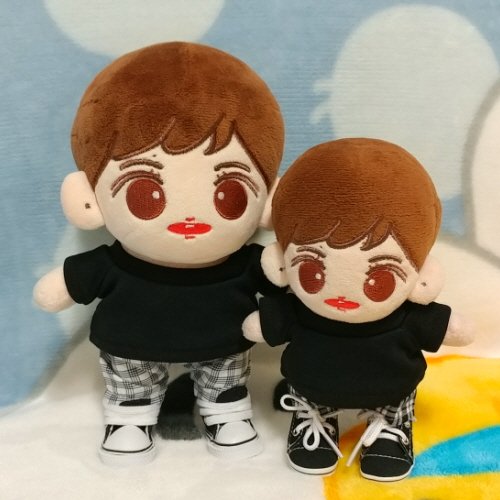 muziNcha's tweet photo. 베베챠 오기 전부터 베챠의 옷은 집에 모이고 있었다. 오기로 확정되고는 사들이기 시작하고 리챠 옷도 비슷하게 찾기 시작. 15cm 인형 옷도 좀 다양하게 많았으면... 그나저나 검은티에 체크바지 입히고 찍은 거 참새 같아ㅠ 귀여워ㅠ

#리틀챠 #베베챠 https://t.co/ObJi4Dbvwf