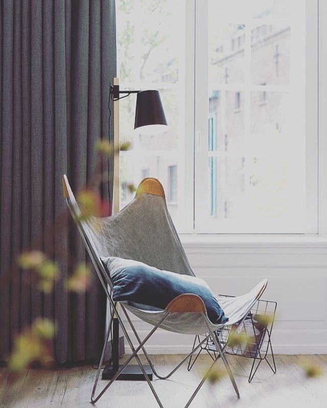 A glimpse in our Eye world. Watching the city or just read a magazine or daydream for a little. •
•
•
#utrechtcityhotels #eyehotel #uniquehotels #interiorgoals #pjamaparty #relaxing #exploreutrecht #interiordesign #eyecatcher ift.tt/2nujD5z
