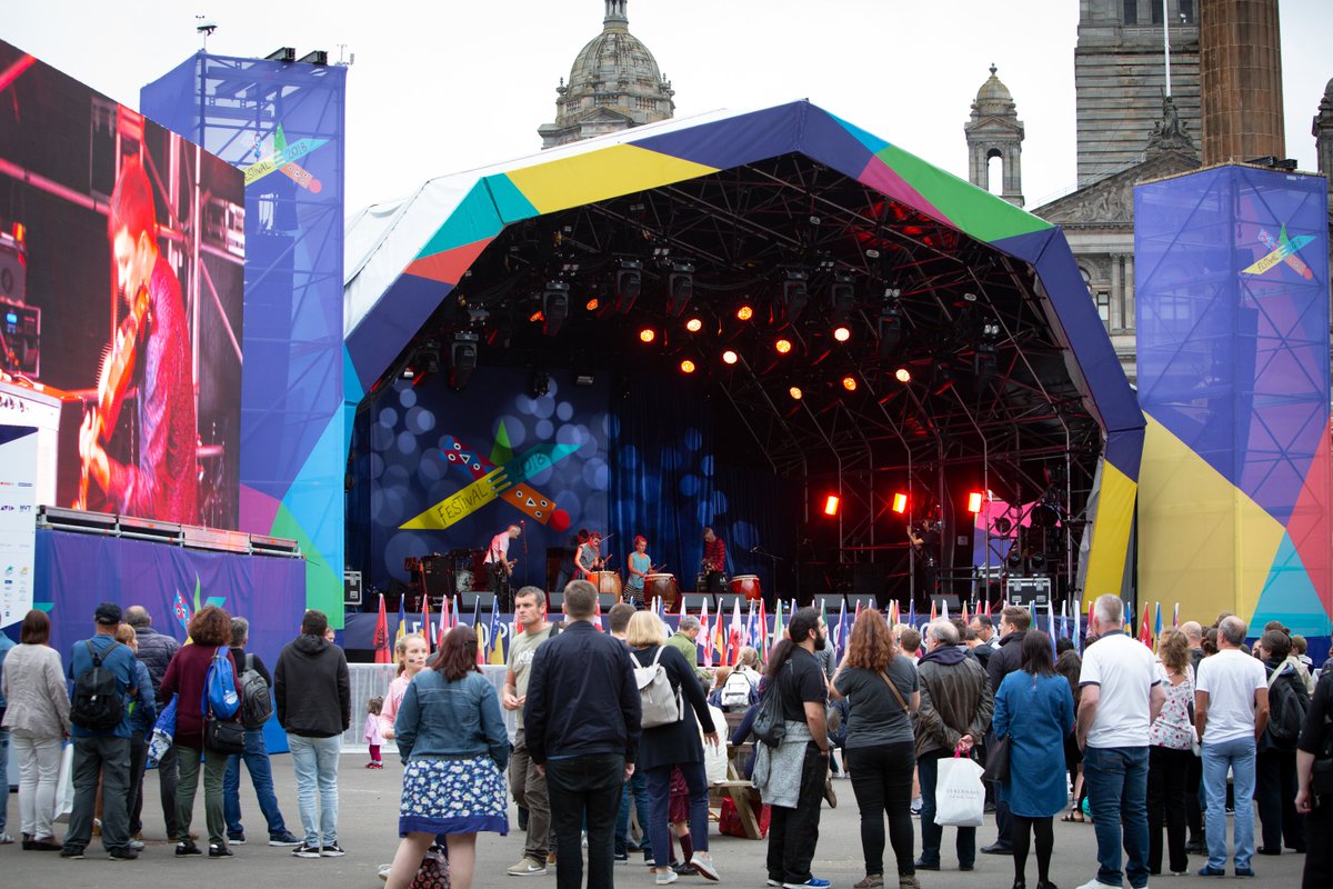 Today in George Square:
🎸 11:00 Jumpers for Goalposts
🎺 12:30 Berrie Big Band
🥁 13:45 Esperanza
🎤15:15 JR Green
🎹  16:30 SAY Awards Long List Special
🎸 19:15 Molly Nilsson
🎧 20:15 Konx-Om-Pax
🥁 21:15 SUMS
#Festival2018