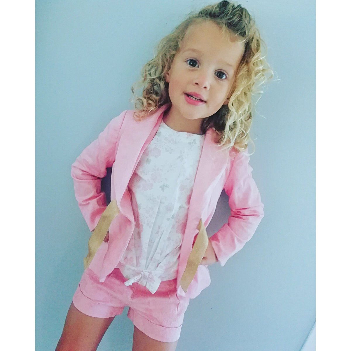 Bon chic bon genre.. #lookdujour #tenuedujour #mannequin #mode <a href="/SGMJ_Officiel/">SeRGeNT-MaJoR</a> @pueribourse #videdressing #occasion