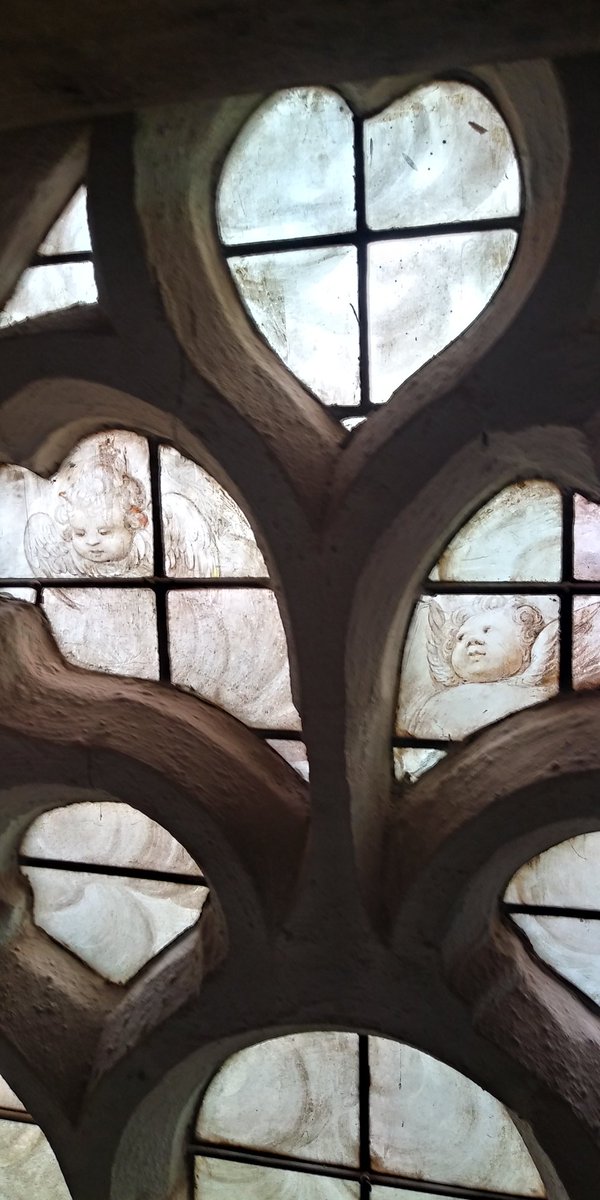 maruitje's tweet photo. Detail tracering van het Admiraliteitsraam in de Oosterkerk Hoorn. LRW conserveert en restaureert het raam uit 1620 terwijl de kerk opnieuw gestuct wordt. https://t.co/Y8T0berSL5