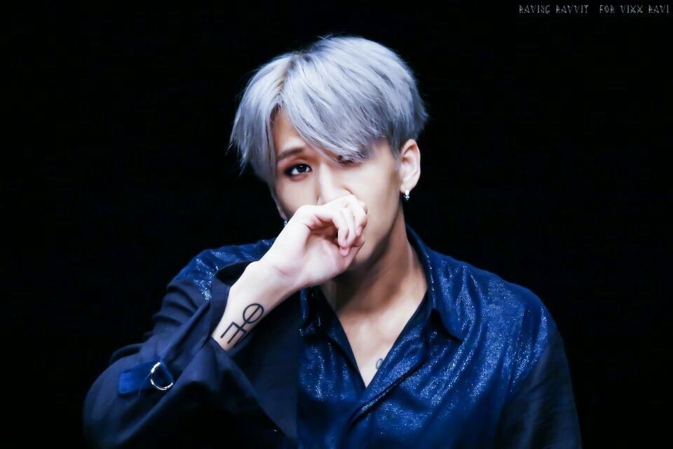 LeoKeepR_cpp's tweet photo. R - 나 어제 실수안했지?
B - 기억안나?
R - 응 술버릇없는 편이라 별로
걱정은 안되는데 기억이 없네;

B - 하…때로는 모르는 게 약이다 친구
너 어제 T형한테 작업걸었음ㅅㄱ
R - 어차피 사귀는데 뭐 어때

B - 그렇지, 애인있냐고 물어보고
있다고하니까 바닥에 주저앉아서…
참 좋은 구경이었다~ https://t.co/SemEmWVTfK