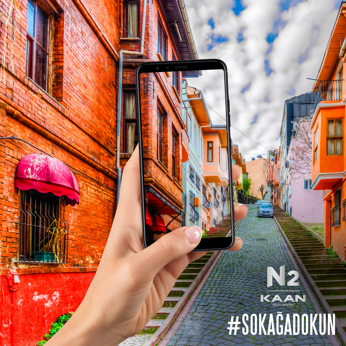 kaantelefon's tweet photo. Bu hafta sonu rengarenk sokaklara sahip Balat’ı keşfet! #KaanN2 #KaanTelefon #AkılcıTelefon #YeniliğeDokun https://t.co/YLA0W7wYO4