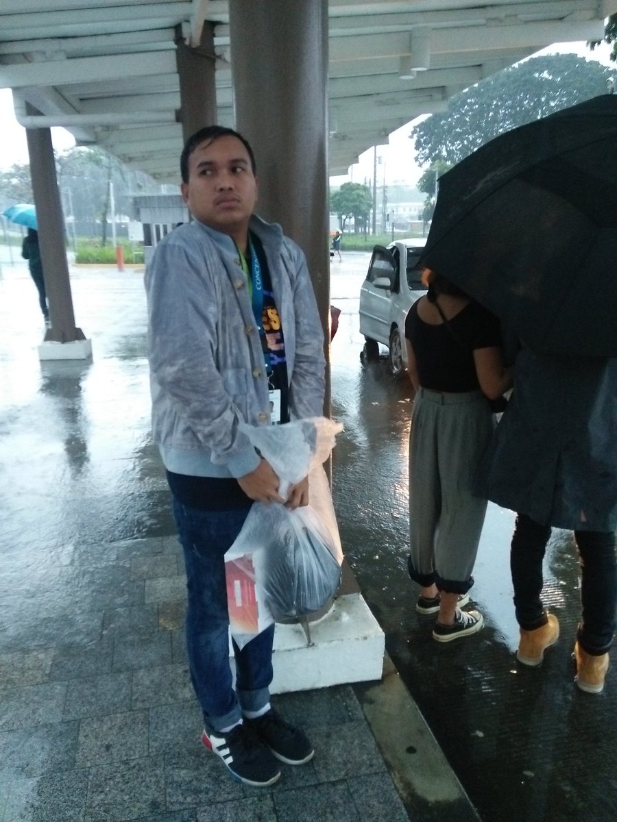 arajain_chavez's tweet photo. Laban lang!!! Grabeee walang tigil ang ulan! Nakakaloka! #heavyrain https://t.co/uAAqtBqG3L