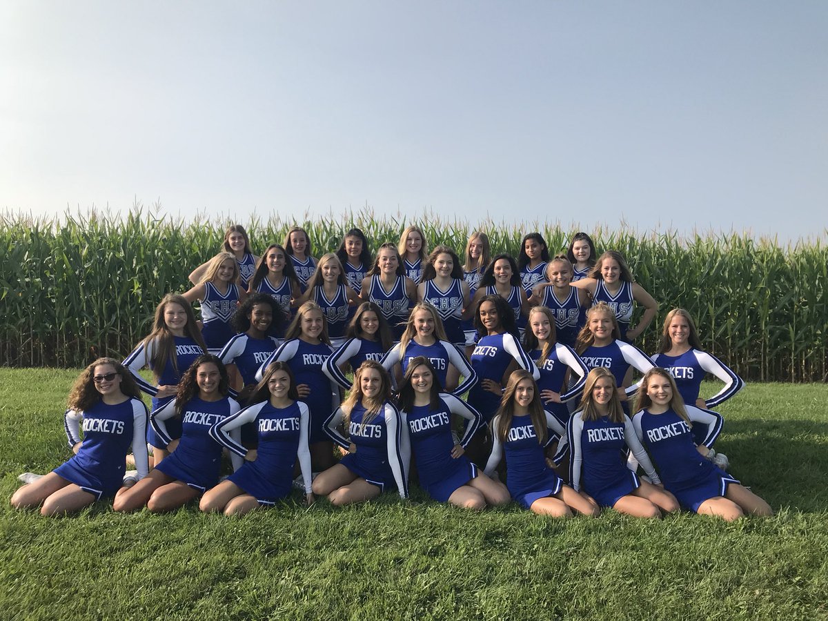 burlingtoncheer's tweet photo. Say 🌽!!! 📸 Picture day for the lady rockets 🚀💙⭐️ https://t.co/F8SUpYt8aj