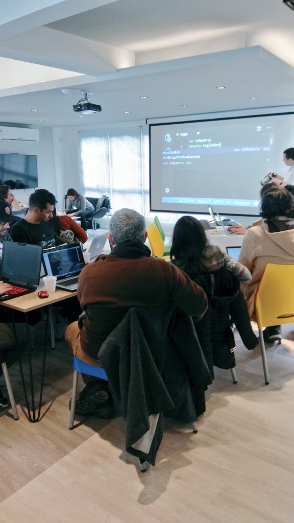 carobamarillo's tweet image. Hay equipo 👏  #javascript101 @co_constanza @M_Blayer