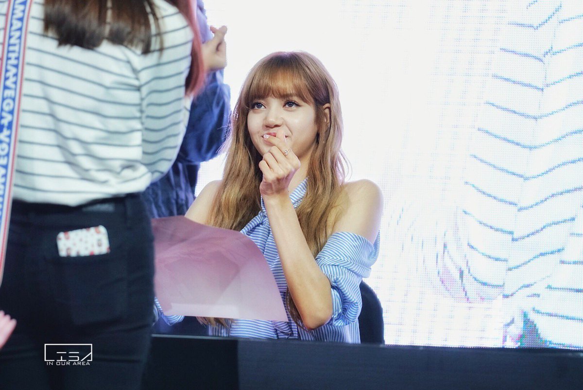 LisaInOurArea's tweet photo. 180811 Lisa @ EVEANDBOY The Undergroung SQ1 [Preview] 

#BLACKPINK #블랙핑크 #LISA #리사 #MoonshotTHxLISA https://t.co/Wif0jj0urX