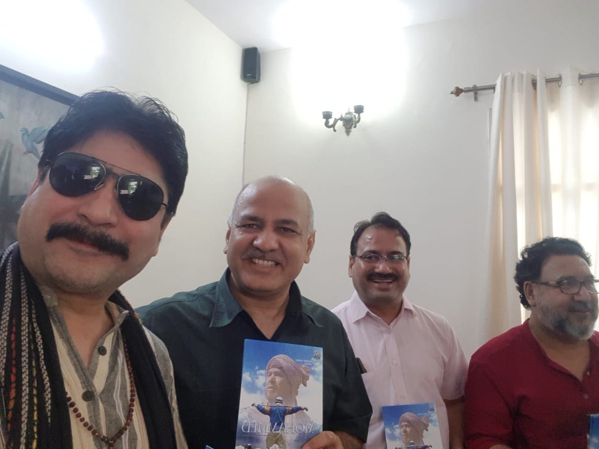Manish Sisodia On Twitter Met Talented Actor Yashpal Sharma Director Pawan Kumar Sharma Congratulated Them For Their New Movie Karimmohammed Releasing 24th Aug Looking Forward To Watch The Movie As It S