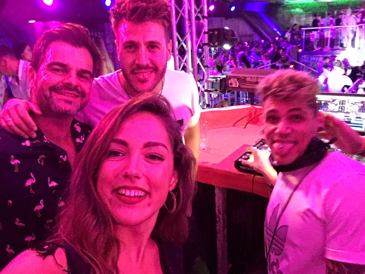 Que buen ratito con los amigos <a href="/Mariaparradovoz/">Maria Parrado</a>   <a href="/AntonioJSMazuec/">Antonio José</a> en Cadiz !!! #cadiz #momart
