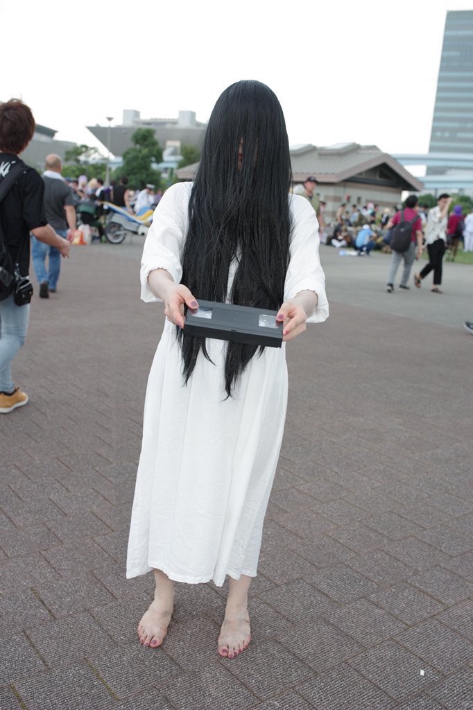 ひょっと子 冬コミ1日目 コミケ 2日目 リング 貞子 這いつくばるの難しいいい てか地面暑すぎね 笑 明日は曇りみたいだからもっとべったりいけるかな C94 コミケ 夏コミ C94コスプレ コスプレ 貞子 T Co 5uboxdiwnn Twitter