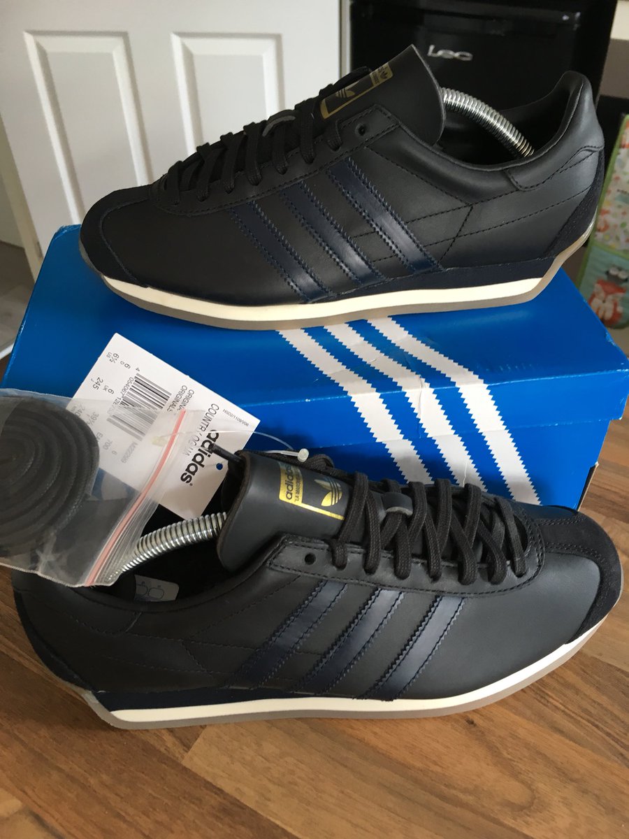 clarksters71's tweet photo. #delivery #adidas #countryUA #forthosethatknow #adidaswearingloyal #ktf #addicted #obsessed #aditastic #adilove /// 😉✌🏻 https://t.co/CYFoe8NPqK