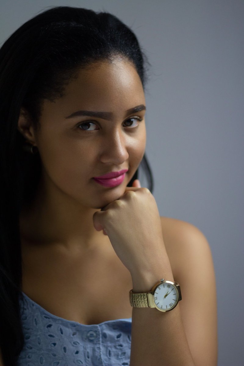 Siphakamisoza's tweet photo. Making my own Mona Lisa 
Model @robinlee_07 
#southafrica #durban #studiophotography
#portrait #portraits_ig #pixel_ig #portraiture #portrait_perfection #portraitstyles_gf  #portraits_universe #portraitmood #featurepalette  #rsa_portraits #makeportraits https://t.co/2vyElHkWFN