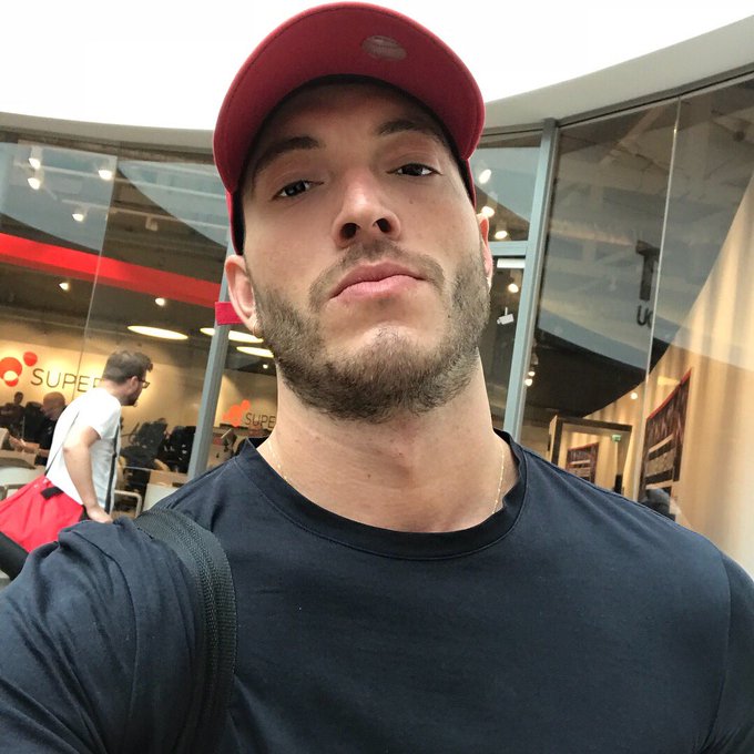 2 pic. Wish u all a nice #weekend ???
#gay #selfie https://t.co/I9Ndx75g94
