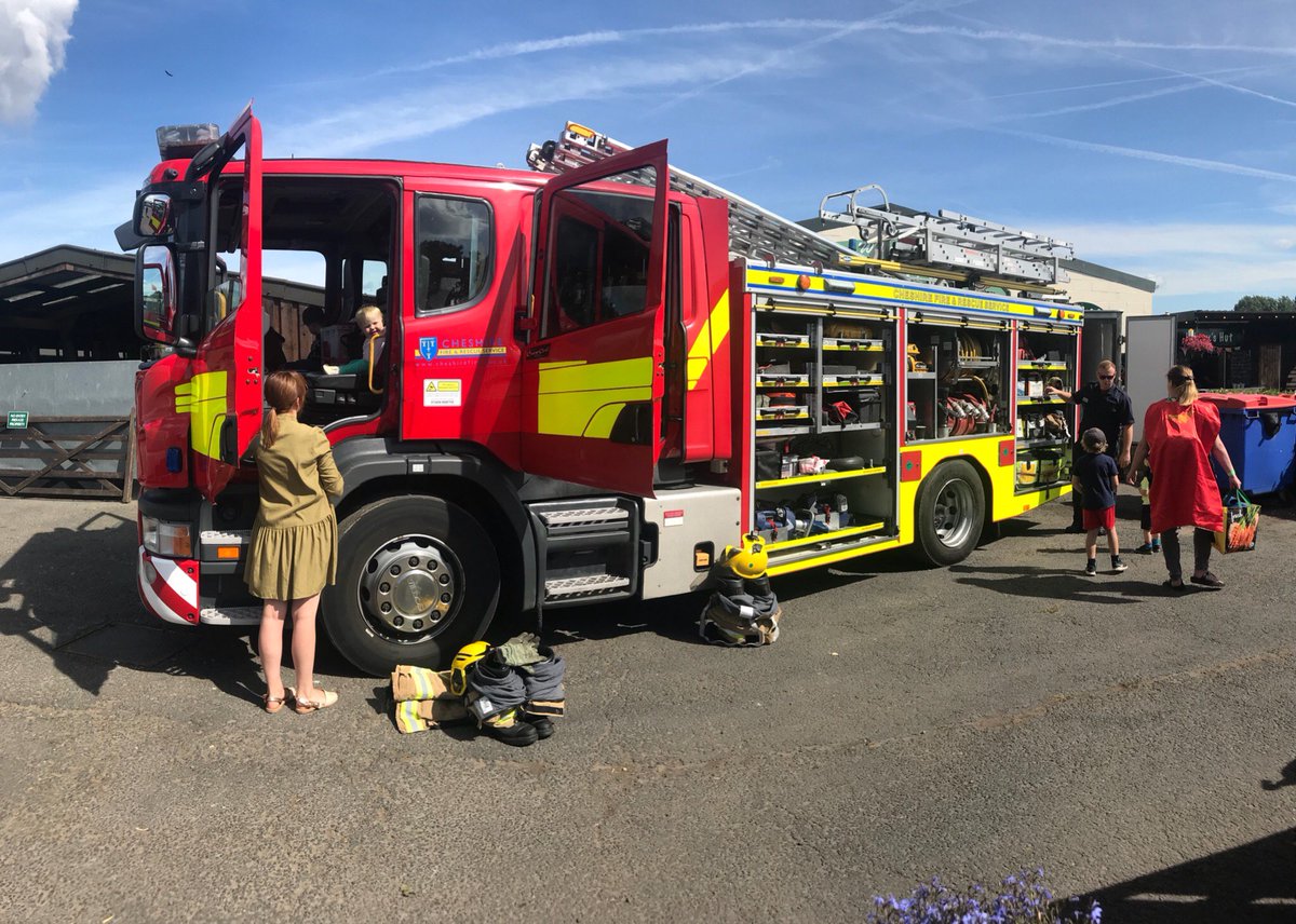 KnutsfordFS's tweet photo. Knutsford firefighters are down at @stockleyfarm today for stockfest. Great day for it and plenty to see and do. #stockfest https://t.co/Nbnnx1bCxg