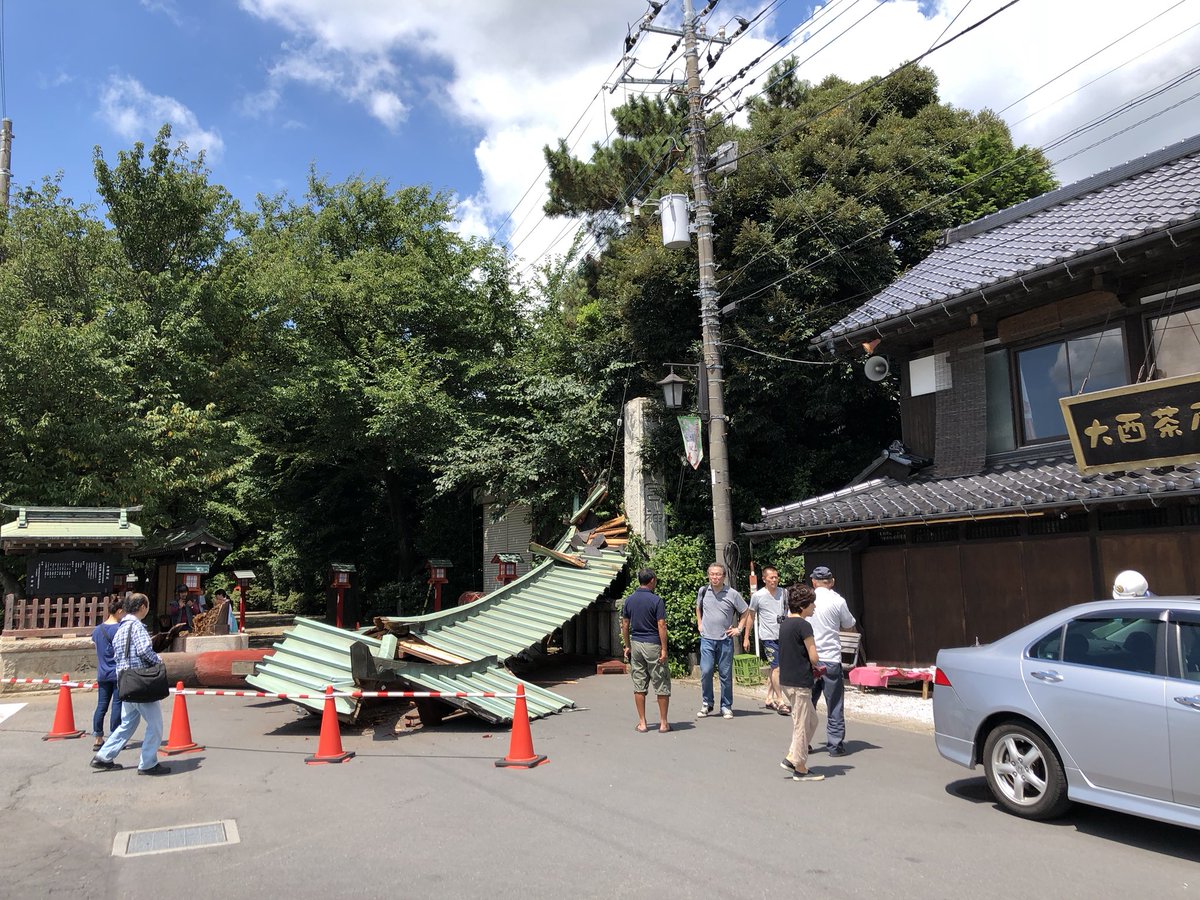 らき すた聖地の鷺宮神社 鳥居が倒壊 その様子に言葉が出ない つかさちゃん家がぁあああー Togetter