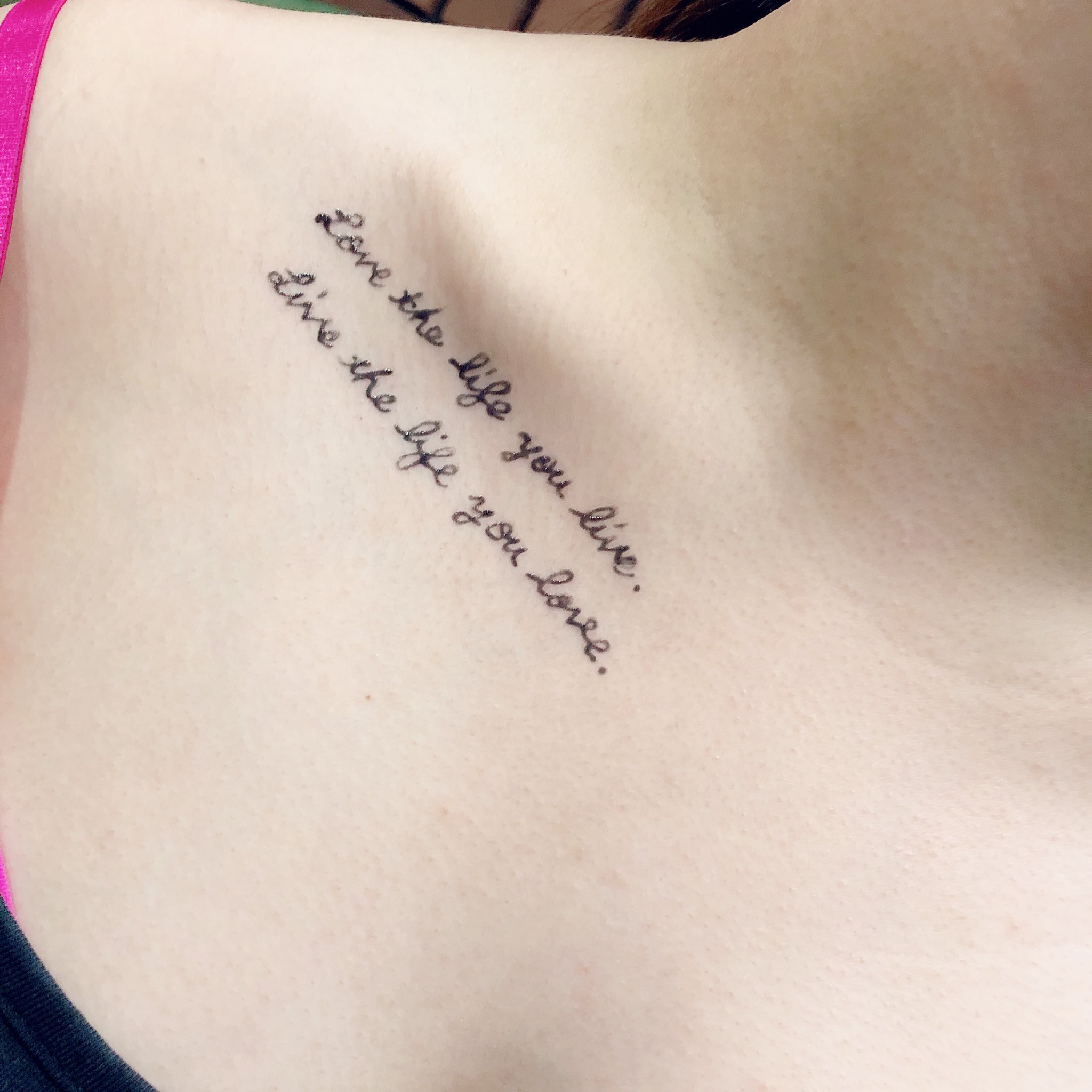 Yura 鱗組artworksalon Cafe Jagua Tattoo 仲良しの先輩と後輩ちゃん3人で当日ご来店 ご来店してからいろんなデザインを見て決めました やっぱり人気なのは英文 名言集から人生を楽しむなどの言葉を頂いてます Jaguatattoo ジャグアタトゥー