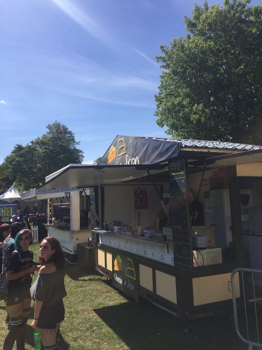 cheeseandiron's tweet photo. @WV1fest here we go. Come and see us for a Caprese Grill. Mozzarella, cheddar, spinach, tomato and balsamic glaze! 🍅 🍞 🧀 https://t.co/FJnIOYmVpa