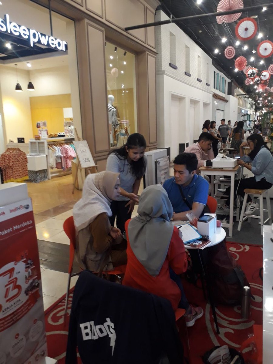 emka_khamdan's tweet photo. Weekend asyik booth #Indihome di @PVJbandung
Ada #IndiHomePaketMerdeka beri hadiah undian Rumah 3 Milyar Pajero Sport dan tour Eropa
@TelkomPromo
@jawabarat_info
@BandungINFO_KU
@PVJfansclub https://t.co/Ej3Nmf1JZU
