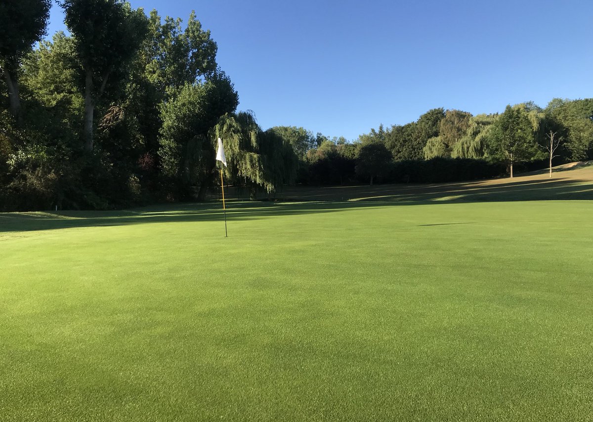 The 18th green looking spot on this morning <a href="/CanonsBrookGC/">Canons Brook Golf Club</a> ⛳️