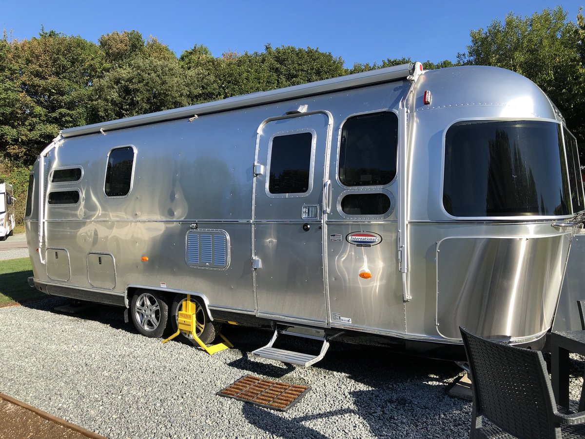 CaravanTimes's tweet photo. Very much enjoying the @Airstream_Inc all thanks to @candmclub and @XPFreedomUK now heading to Brighton for some 🥞 #CTOnTour https://t.co/lSLyAIZUK9