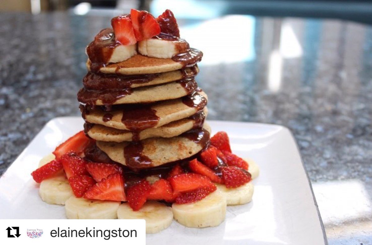 Banana oat pancakes with strawberries, banana and @choconette_spread #vegan #breakfast #brunch #pancakes #banana #oat #glutenfree #fruit #strawberry #chocolate #choconette #irishvegan #irishfitfam #healthy #nutrition #yum #love