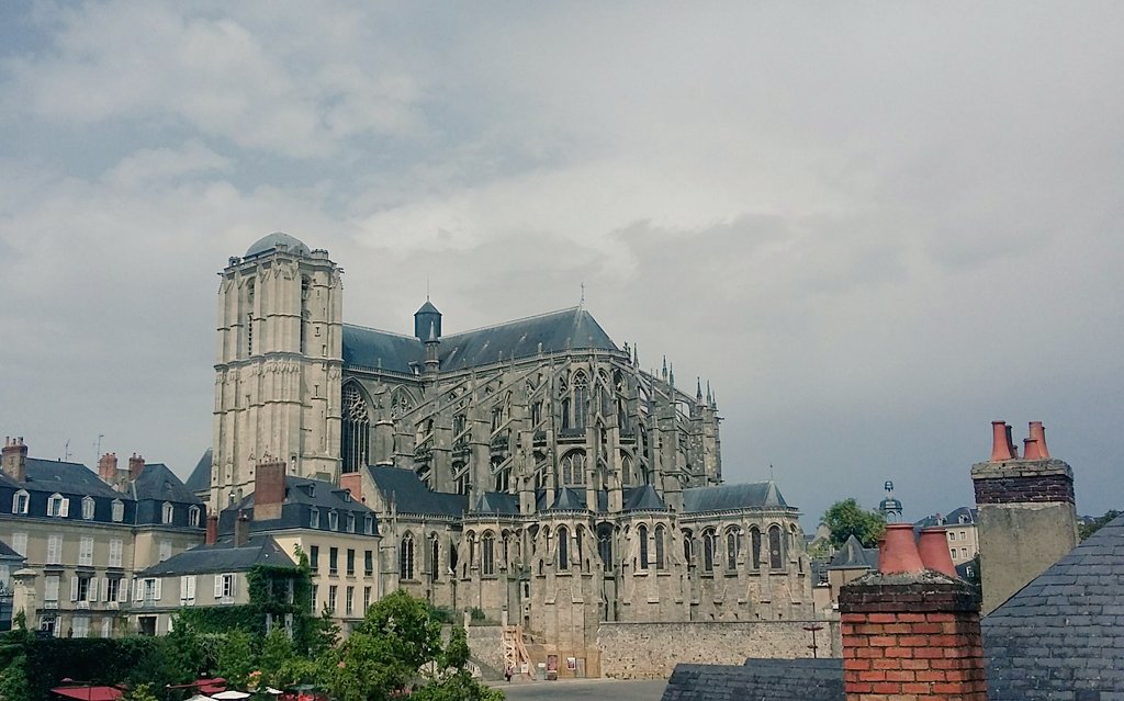 Balade dans le vieux Mans et sa #cathédrale Saint-Julien #LeMans #citeplantagenet #Sarthe @LiveSarthe @lemanstourisme