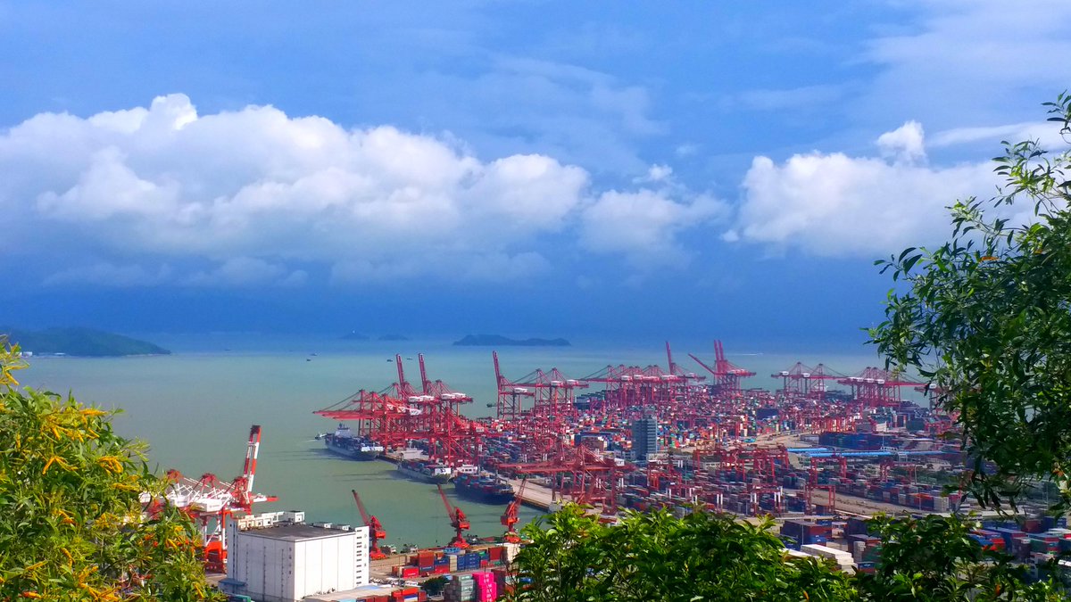 JonathanRorech's tweet photo. Calm before the #storm. 
#tropical #storm #port https://t.co/Z8jPqftAEk