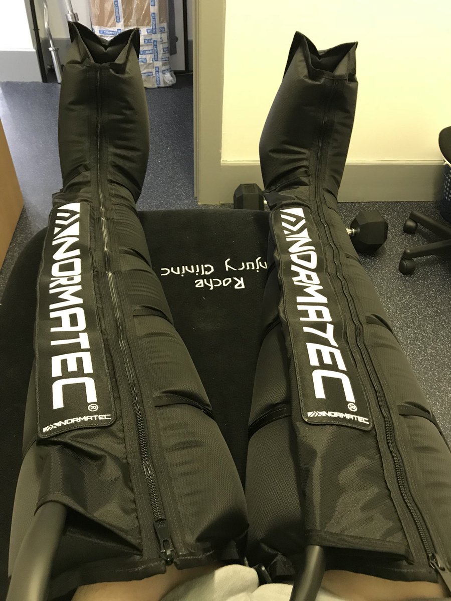 Paul_Atkins's tweet image. Saturday morning treatment+recovery compression boots @RocheClinic 👌

#36DaysToGo
🏃🏻🏅⭐️☘️