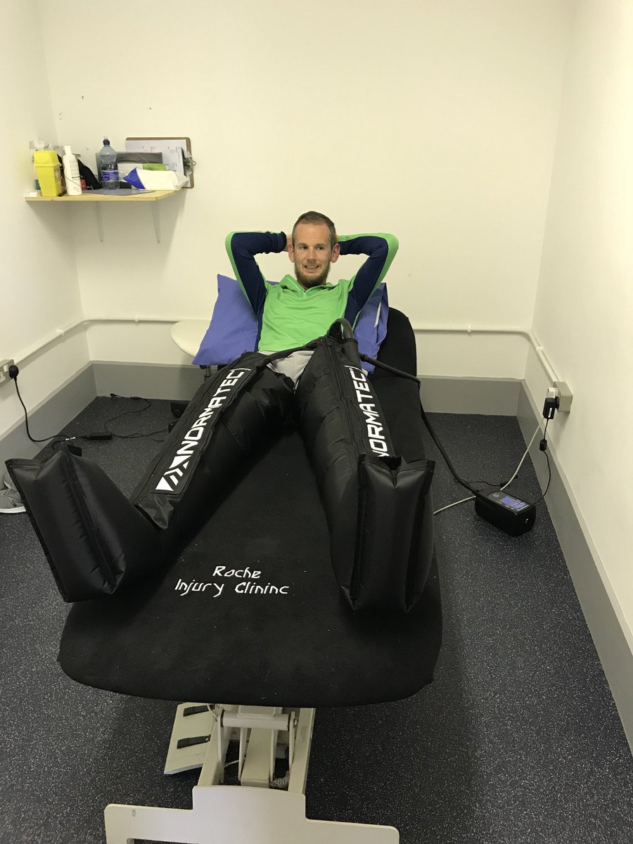 Paul_Atkins's tweet image. Saturday morning treatment+recovery compression boots @RocheClinic 👌

#36DaysToGo
🏃🏻🏅⭐️☘️