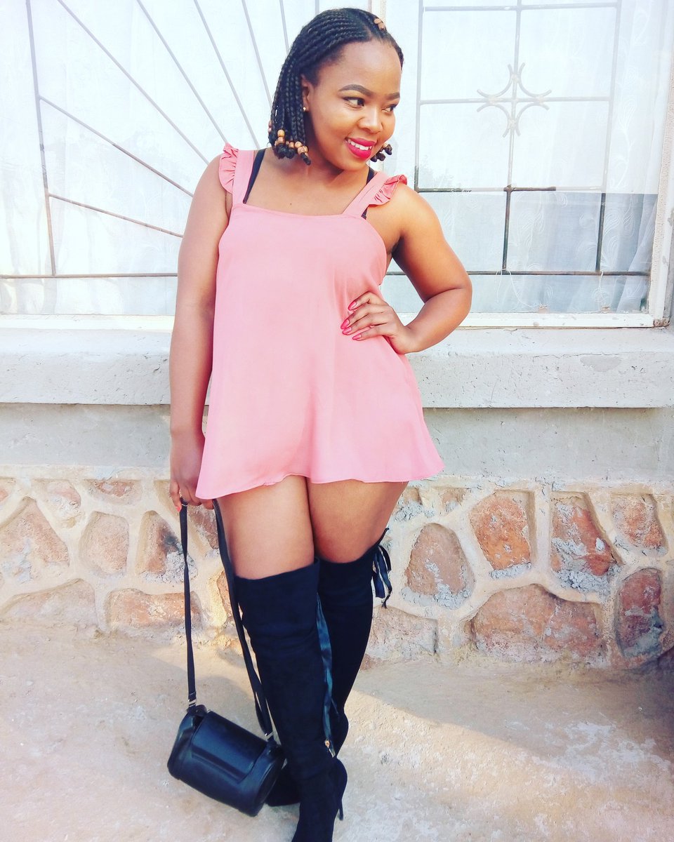 preey_bhabe's tweet photo. Have a beautiful Sunday y'all, from a #NdebelePrincess to all u beautiful people 🍇🍀🍁🌻 https://t.co/wHb7wHNr3k