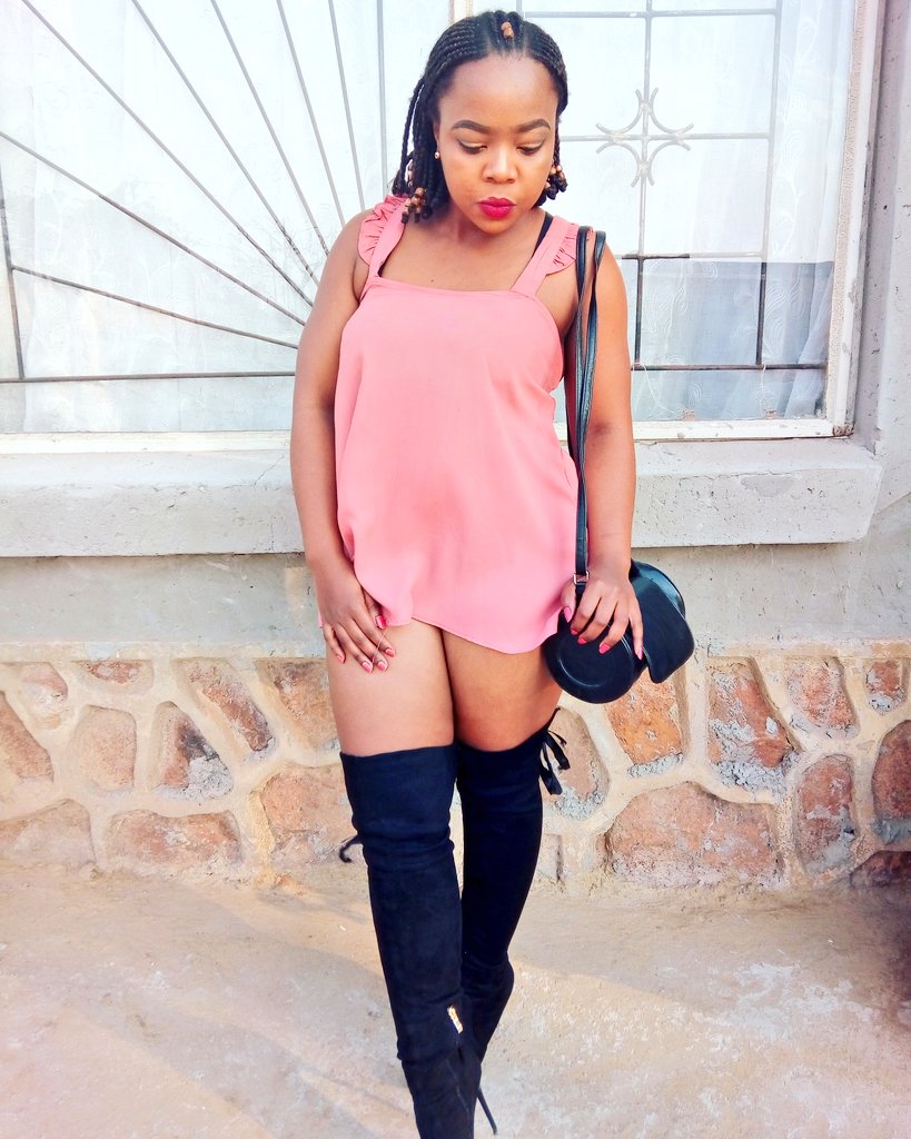 preey_bhabe's tweet photo. Have a beautiful Sunday y'all, from a #NdebelePrincess to all u beautiful people 🍇🍀🍁🌻 https://t.co/wHb7wHNr3k