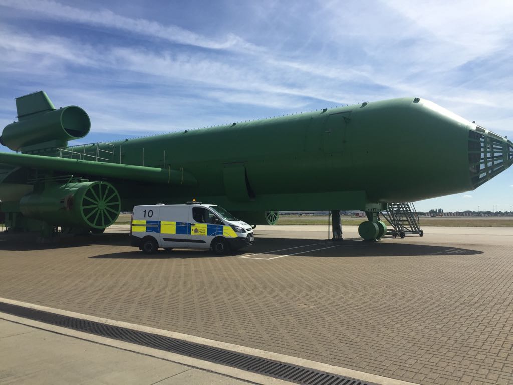 ASarcasticChef's tweet photo. Couple of the team in today assisting @EssexPoliceSTN with High Visibility Patrols #NorthSide and #PerimeterFence
Someone needs to tell him this plane won't take off....
#MyOtherLife https://t.co/HCN03qe4J2