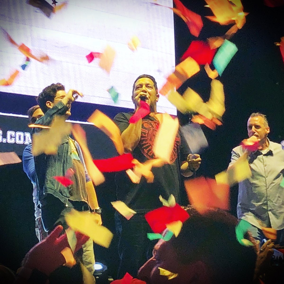 Ash_vsEvilBread's tweet photo. GREAT NIGHT with @thetenderloins @BQQuinn @SalVulcano @Joe_Gatto @jamessmurray ♥️ you guys! Come back to Winston! #ImpracticalJokers @truTVjokers #TheCranjisMcBasketballWorldComedyTour @LJVMColiseum https://t.co/KZeGpywEwp