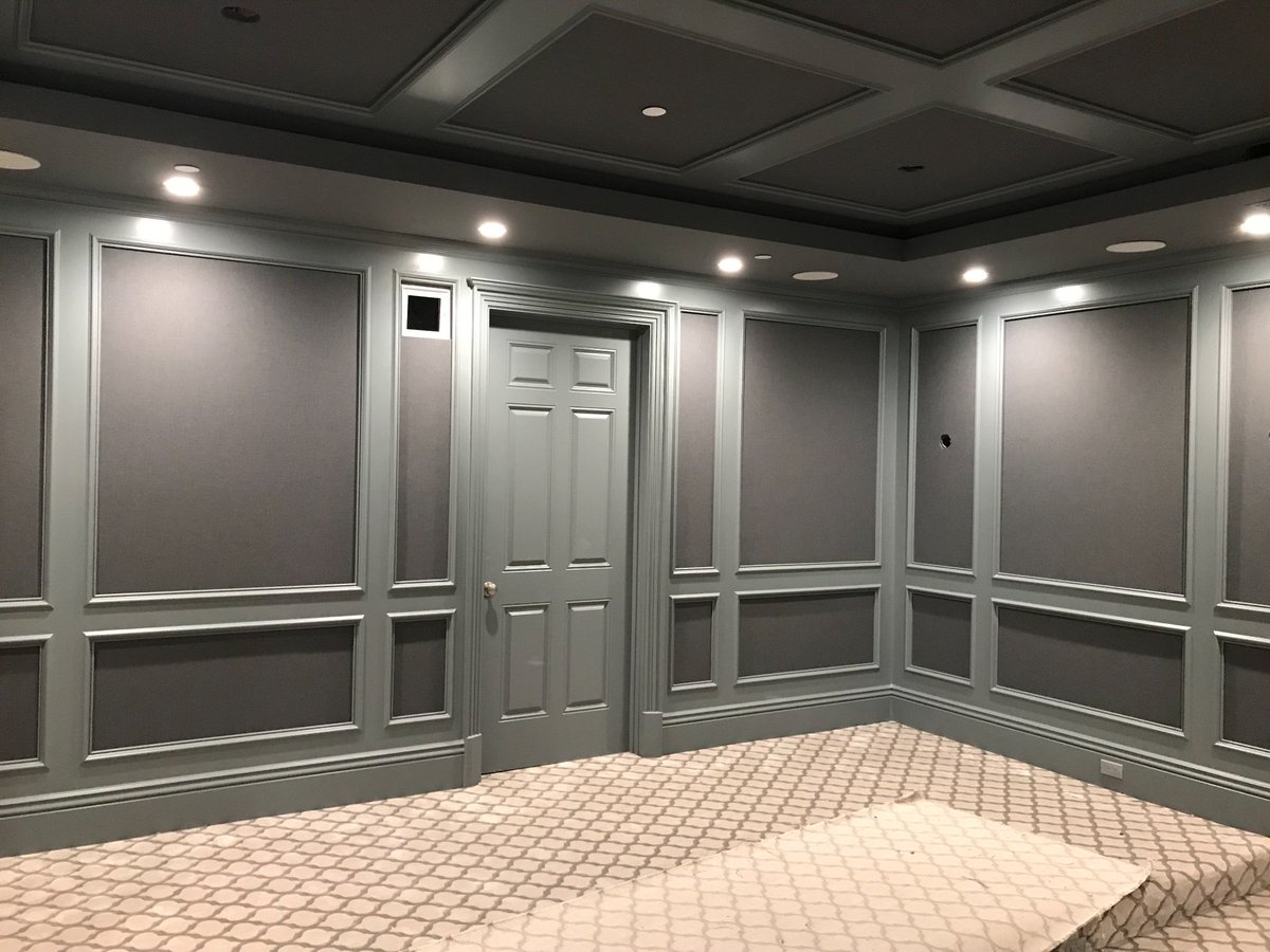 Acoustic_Panel's tweet image. Home theater acoustics and stretch fabric system in this Brentwood, LA theater is ready for seats. #acousticfinishes