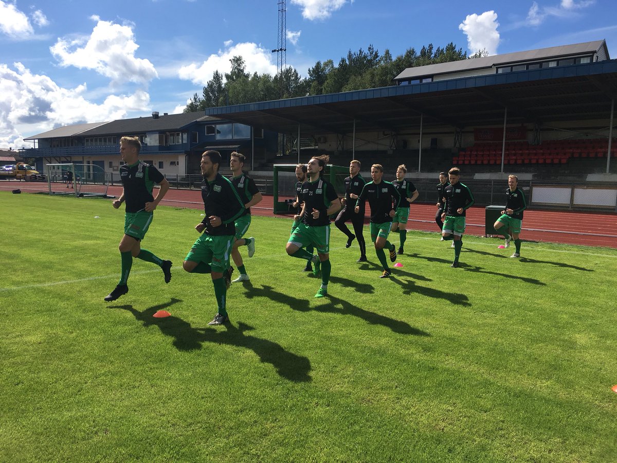 Lyngbø spiller mot Vestsiden på Ravnanger . Gressbanen er nydelig . Starter med følgende lag: Ørjan,Kim, Sondre,Tommie, Alex J, Alex K, Ivar, Tom, Fredrik, Jonas , Jarle. Kampstart kl 1500.