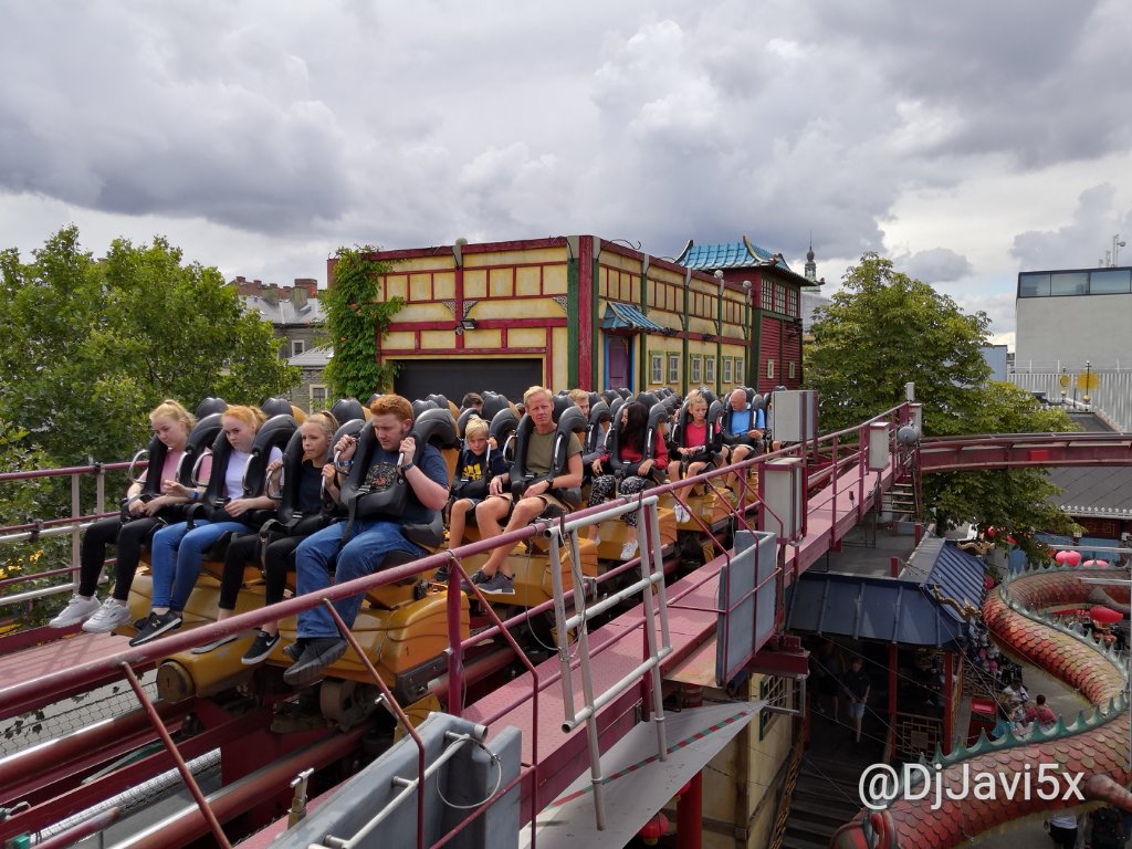 DjJavi5x's tweet photo. #Daemonen. ¡Menudo juguetito más adorable de montaña rusa B&M! ❤️. La ambientación de la zona es genial! #Tivoli #Coaster #themepark https://t.co/qJkkdDzjZS