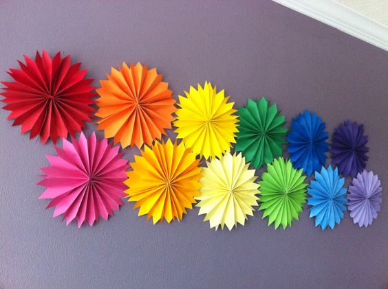 lightalanternSA's tweet image. Décor Tip: Use colourful pinwheels to create a focal point in your child’s bedroom. The pop of colour will draw attention away from all the toys on the floor. We can’t clean up their bedroom, but we can make it colourful! goo.gl/r7h48z
#paperdecor #southafrica