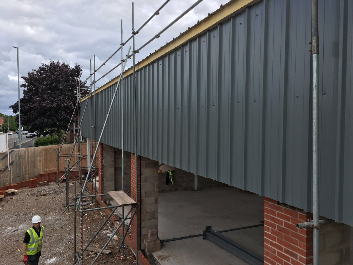 Elite_Portal_'s tweet photo. Industrial units Preston. Steelwork and cladding completed. #ElitePortalFramesCE https://t.co/o6eA0gXR8l