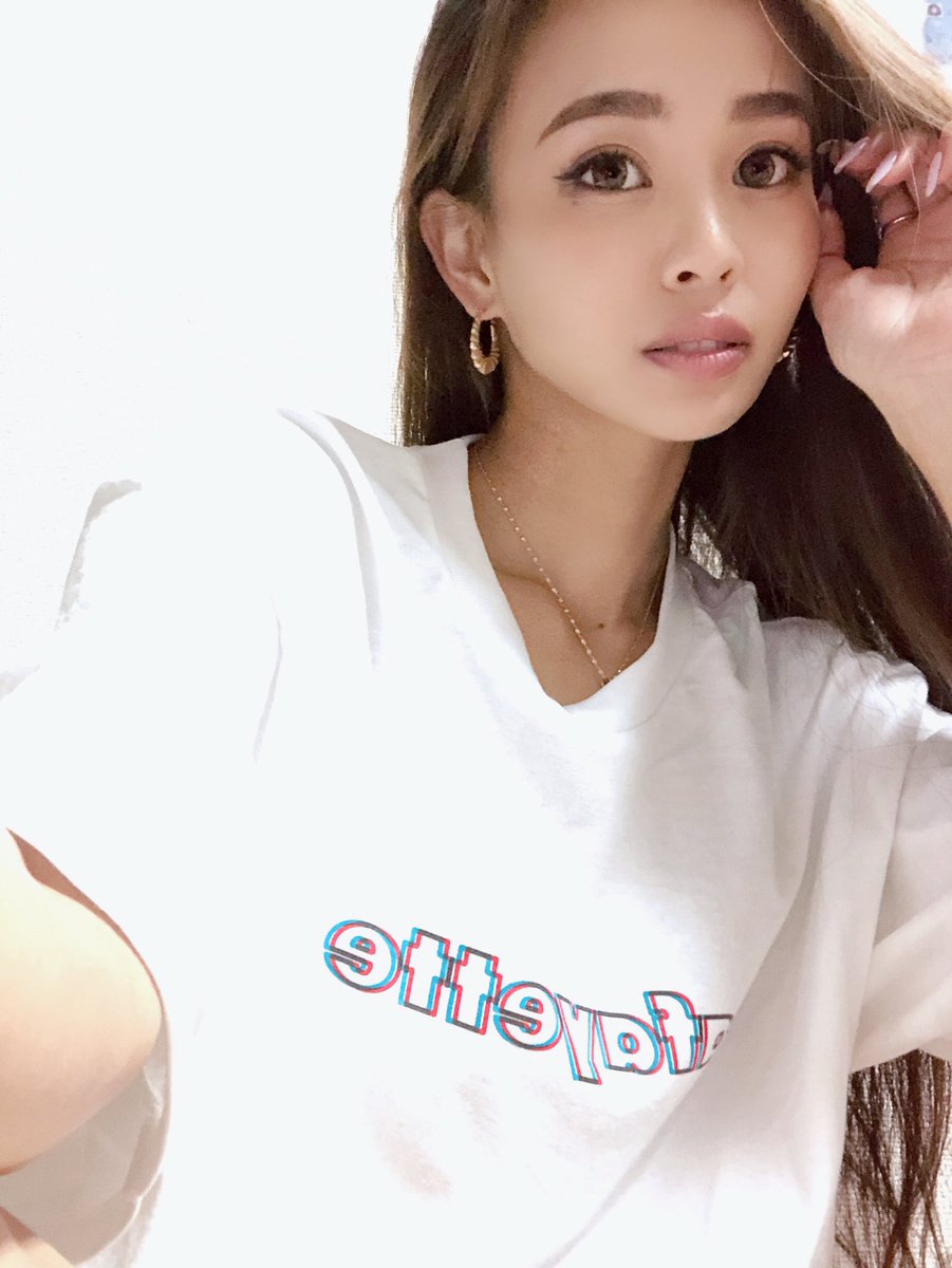 MODEL_YUMI's tweet photo. やっほゆみだよ!
@privilege_tyo の展示会に行ってきたよ💁♂️
kirkknightとのコラボアイテムもあるよ!
原宿の #PRIVILEGE で明日もやってるから行ってみてね🙋♂️✨
もう秋服もたくさん入ってて可愛かったなぁ🤗❤️
.
.
#lafayette
#kirkknight https://t.co/34pPYOCdQg