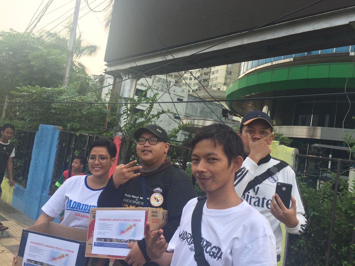 prmijakarta's tweet photo. Penggalangan dana untuk lombok sore tadi, terimakasih untuk semua yg sudah berpartisipasi 🙏
#HalaMadrid #MadridistaJKT https://t.co/vlrbNEXKPR